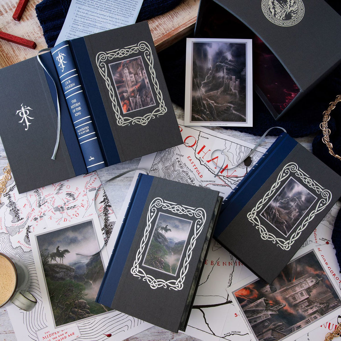 The Lord of the Rings Deluxe Illustrated Box Set: The Fellowship of the Ring / The Two Towers / The Return of the King