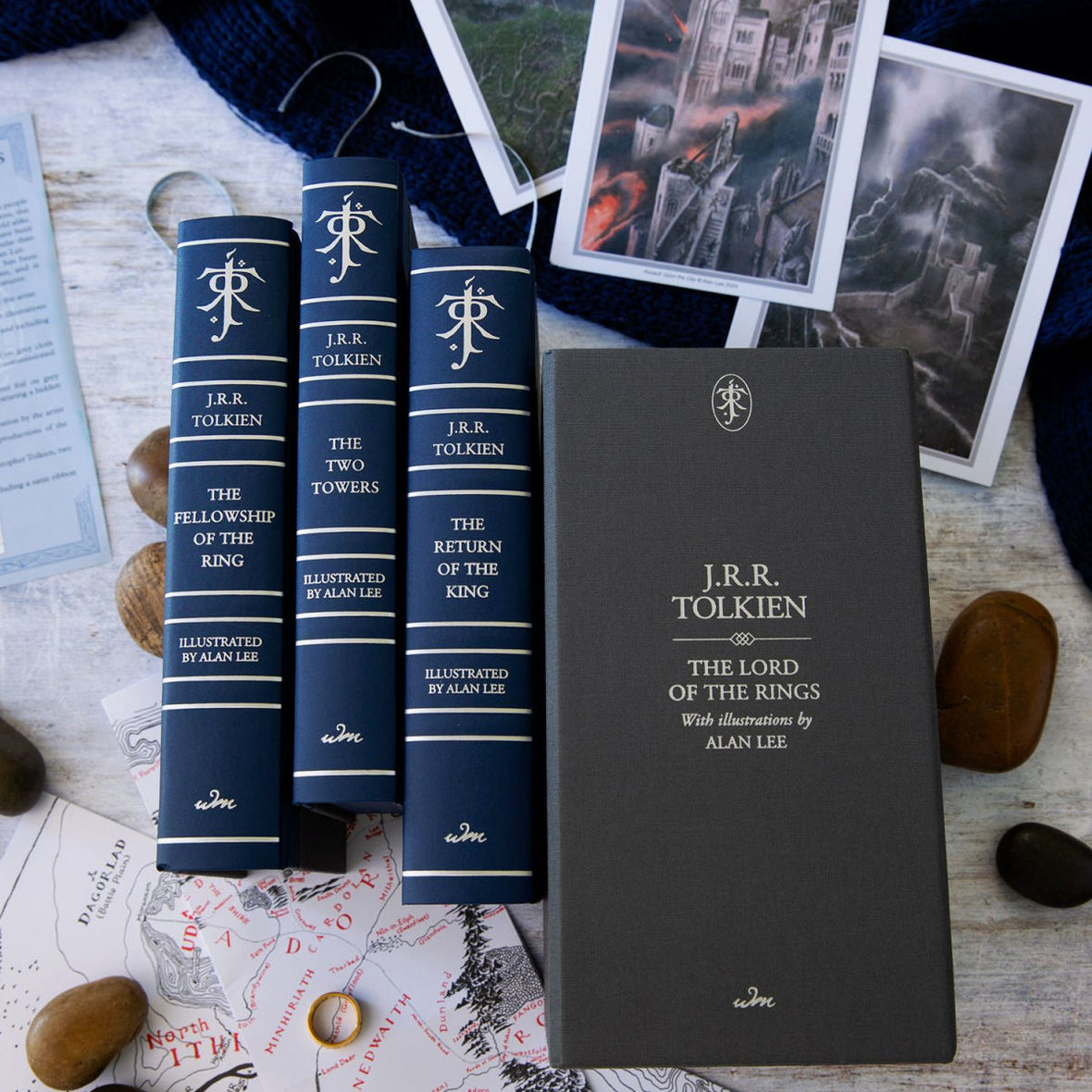 The Lord of the Rings Deluxe Illustrated Box Set: The Fellowship of the Ring / The Two Towers / The Return of the King